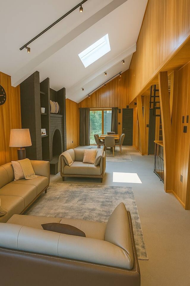 Modern Vintage Retreat W Pool Tennisball Court