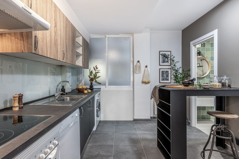 Boma - 2 Bedrooms and Terrace in Recoletos