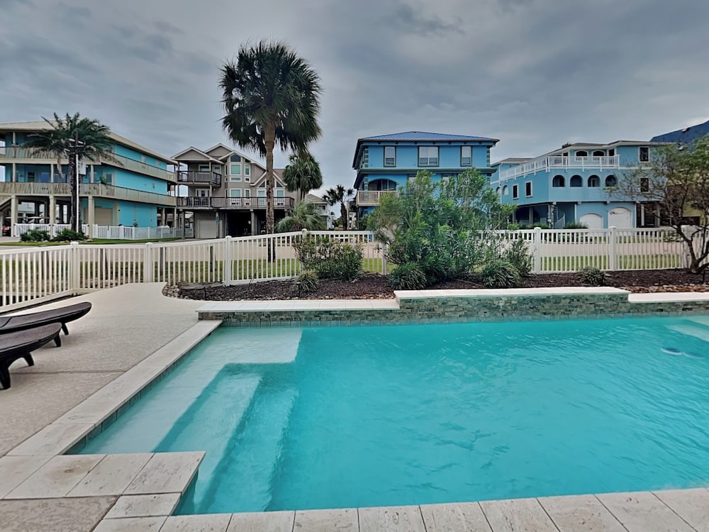 Rosé By The Bay by Ryson Vacation Rentals