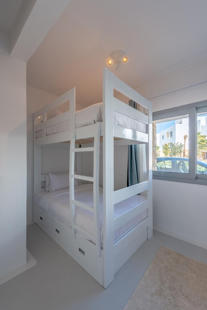 Vesta - Superior Apt - 3Br - Swan Lake view 3