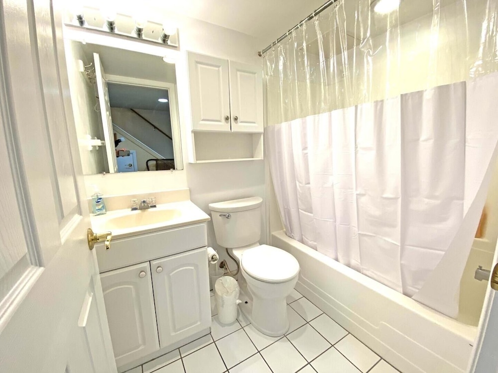 Harbour Island 46G 2 Br townhouse by RedAwning