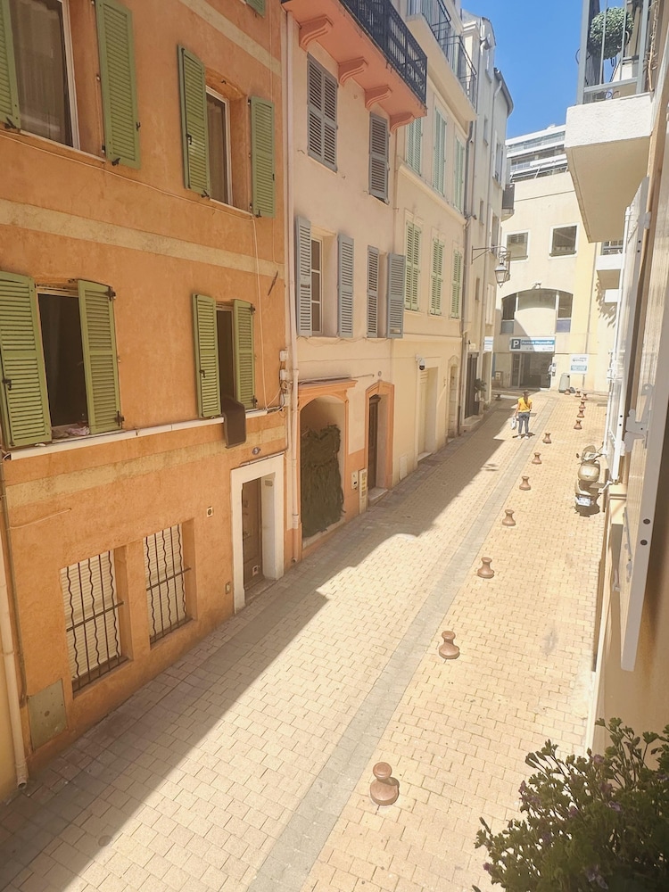 Lovely one Bedroom Apartment With Balcony Wifi Just Minutes Walk From Palais and Cannes Beaches - 109