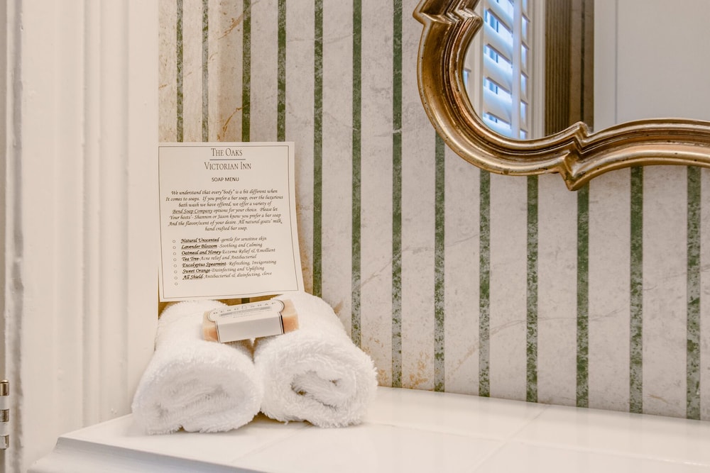 The Oaks Victorian Inn
