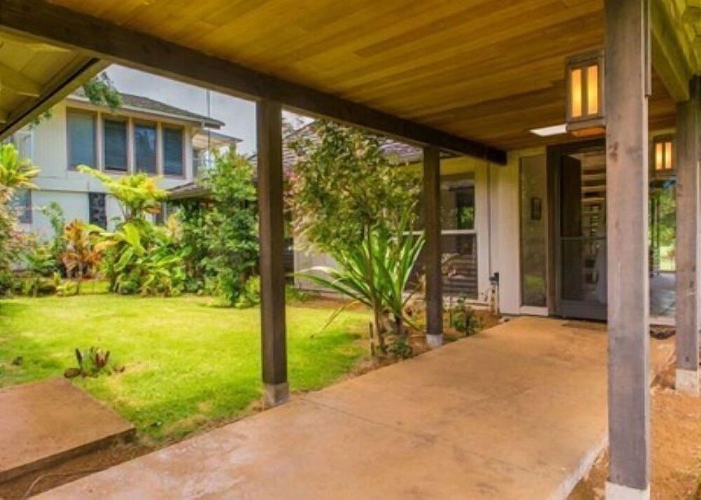 Hale Kamalani 3 Bedroom Home by RedAwning view 5
