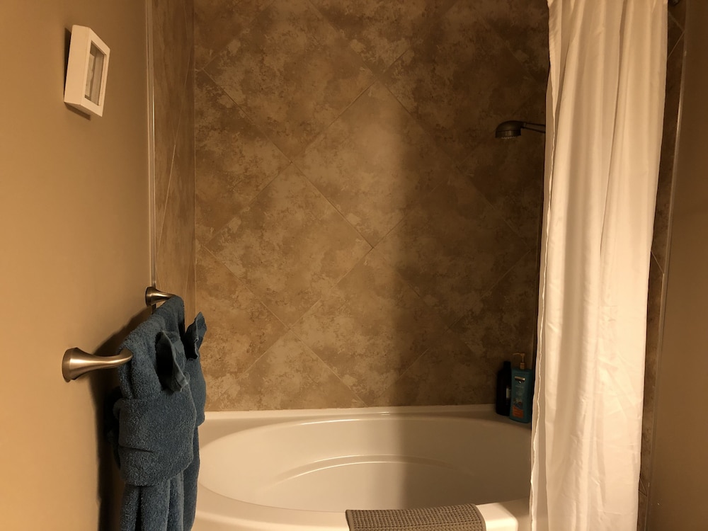 Luxury Lakefront Rooms view 5