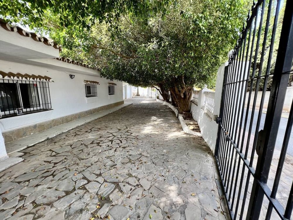 Beautiful Villa With Pool Scenic Views Sleeps 8