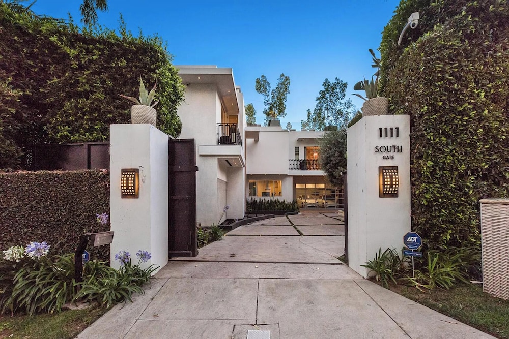 Alta Royale - Exquisite Designer Retreat Near Soho House & Rodeo Drive