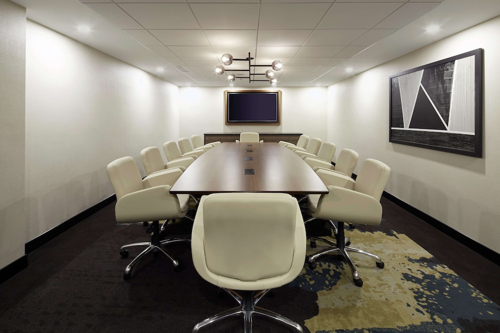 DoubleTree by Hilton Montreal Airport - Property Image 16