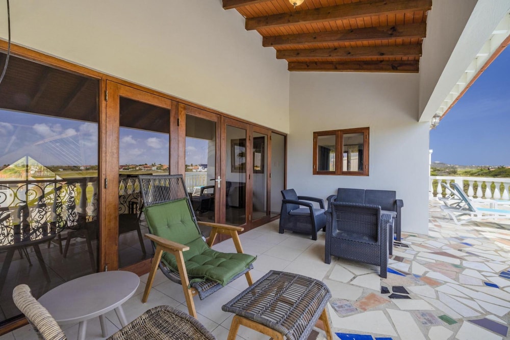 Villa Salina - 5BR w Pool Jacuzzi Sauna