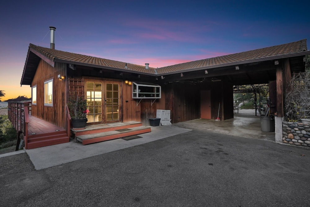 Peaceful Retreat With Panoramic Views 3 Bedroom Home