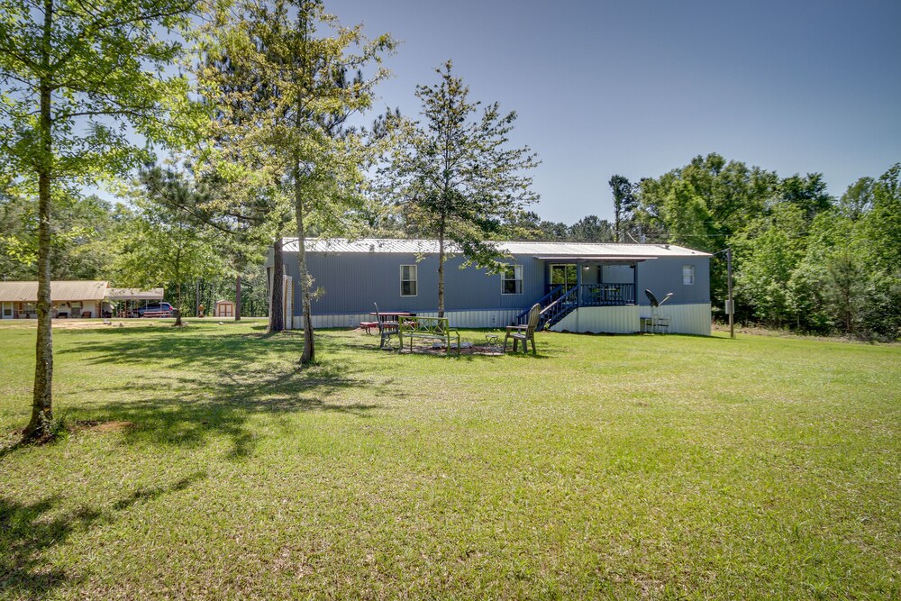 Fire Pit + Deck: Peaceful Silver Creek Retreat view 4