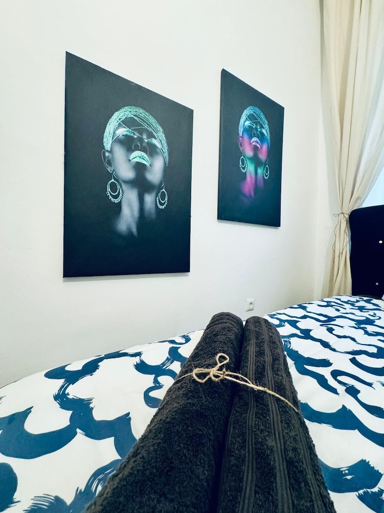 Comfortable 2BR Retreat Near Stadthalle