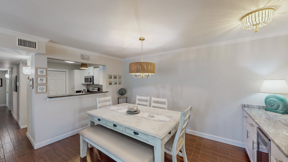Delightful 3BR Condo Near Gulf Shores With Pool & Hot Tub