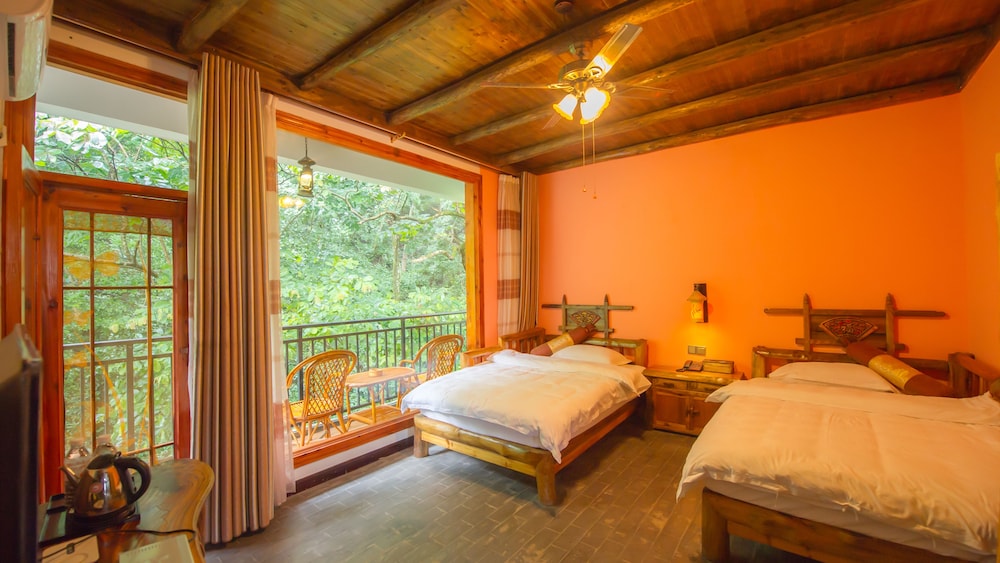 Yangshuo Scenic Mountain Retreat