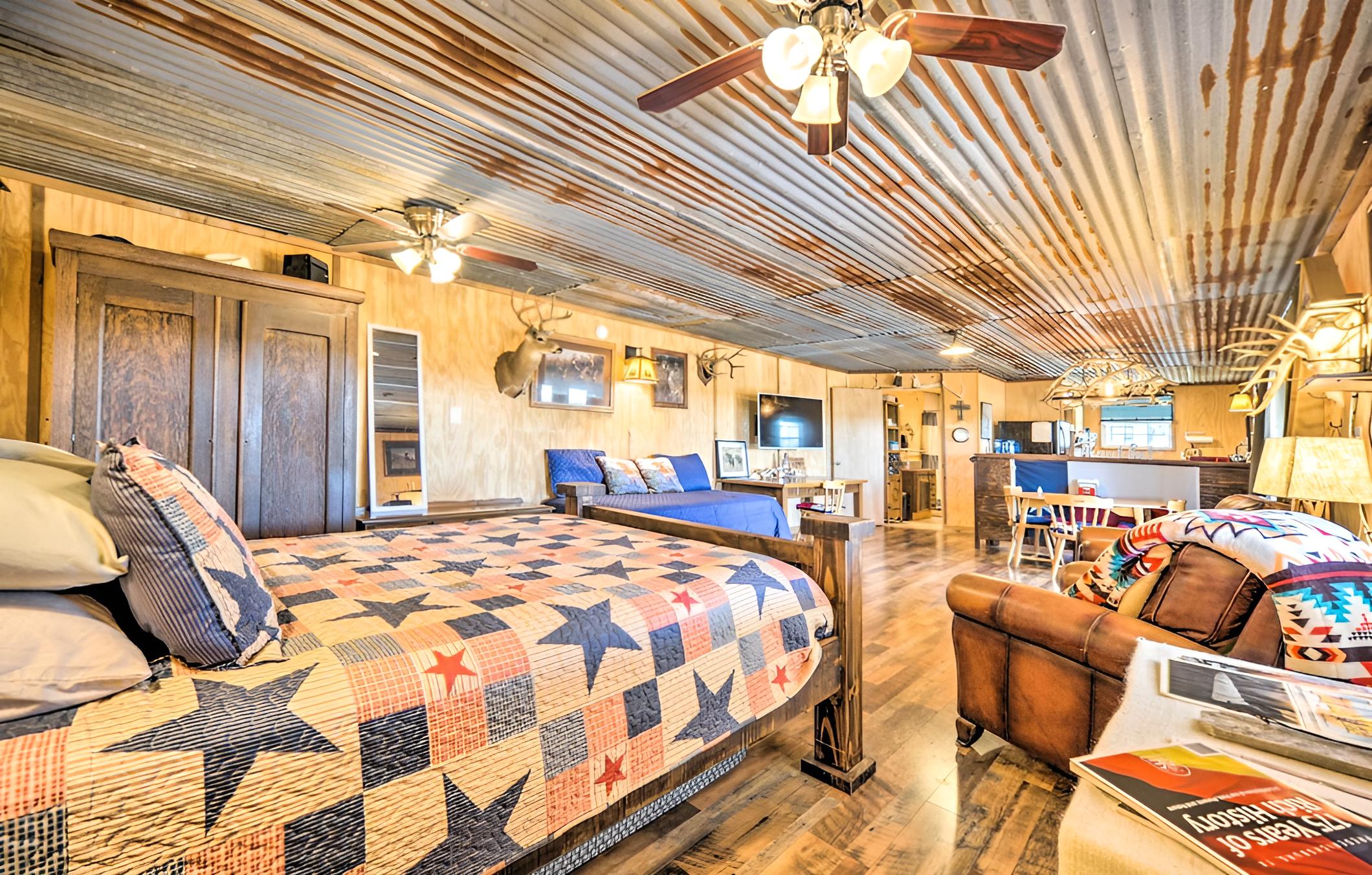 Fredericksburg Cabin: Rural Views & Wildlife! view 5