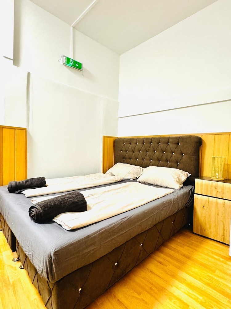 10BR Apt for Groups 8Min to Rathausplatz