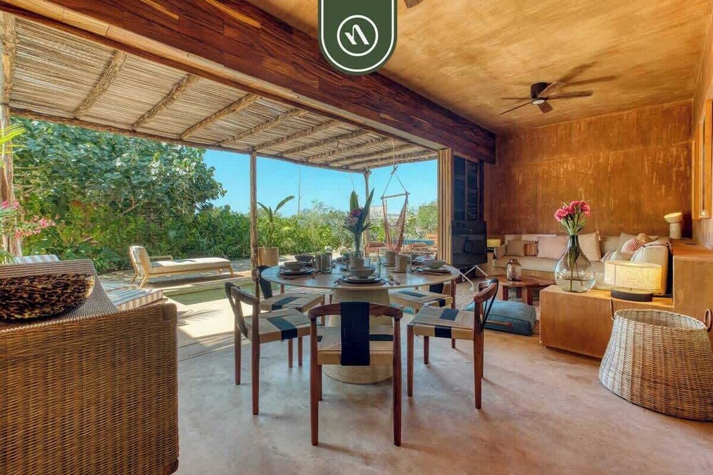 Stunning Two-bedroom Ocean View House - Mazul