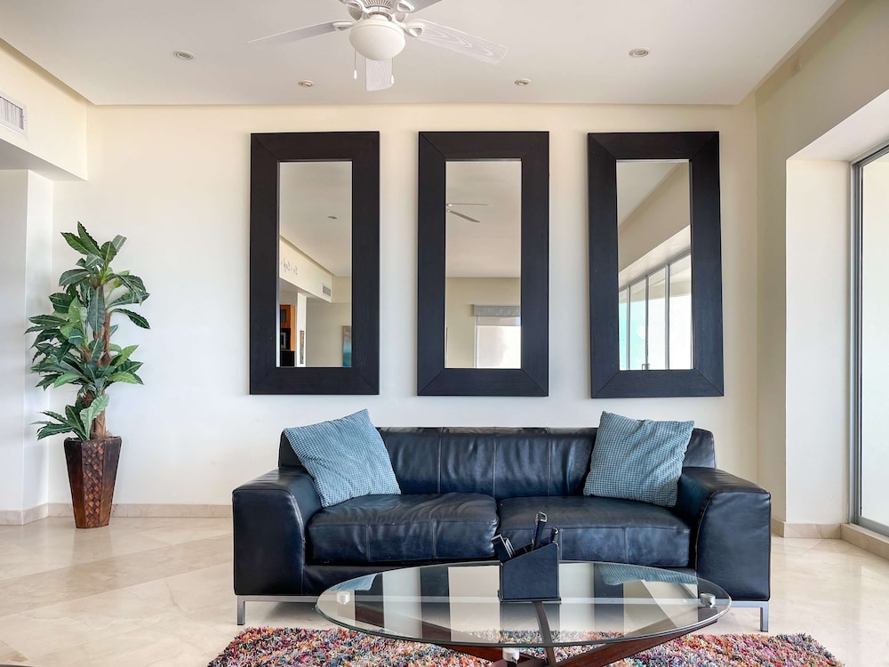 Quiet Beachfront Condo With Pools Private Beach