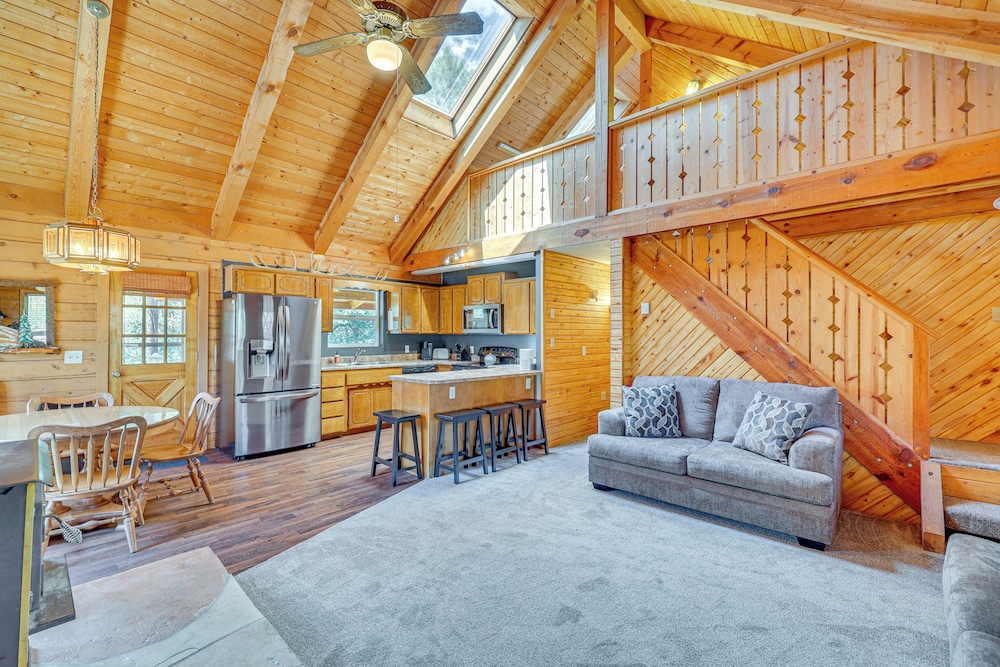 Alpine Cabin w/ Deck: 3 Mi to Luna Lake!
