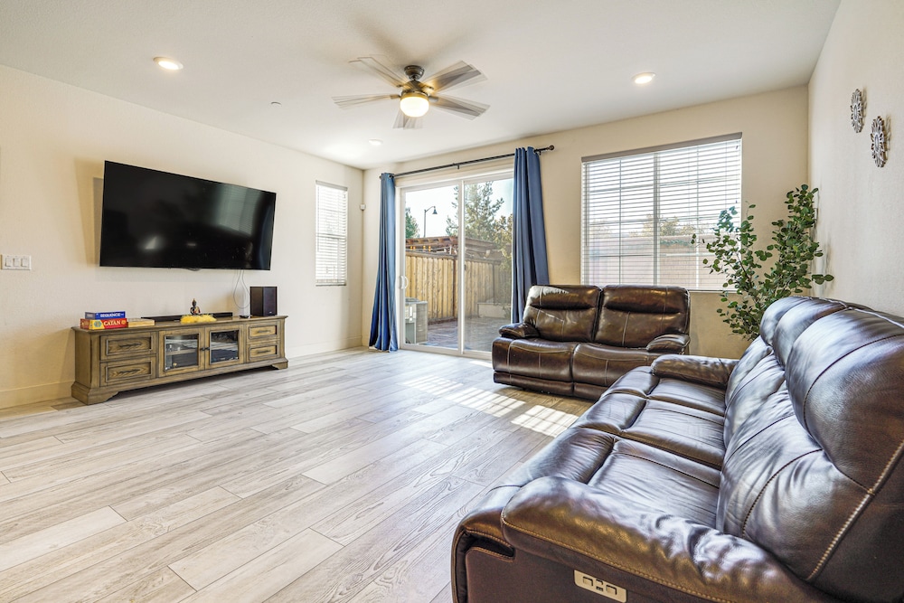 8 Mi to Lincoln Park: Family-friendly Tracy Home