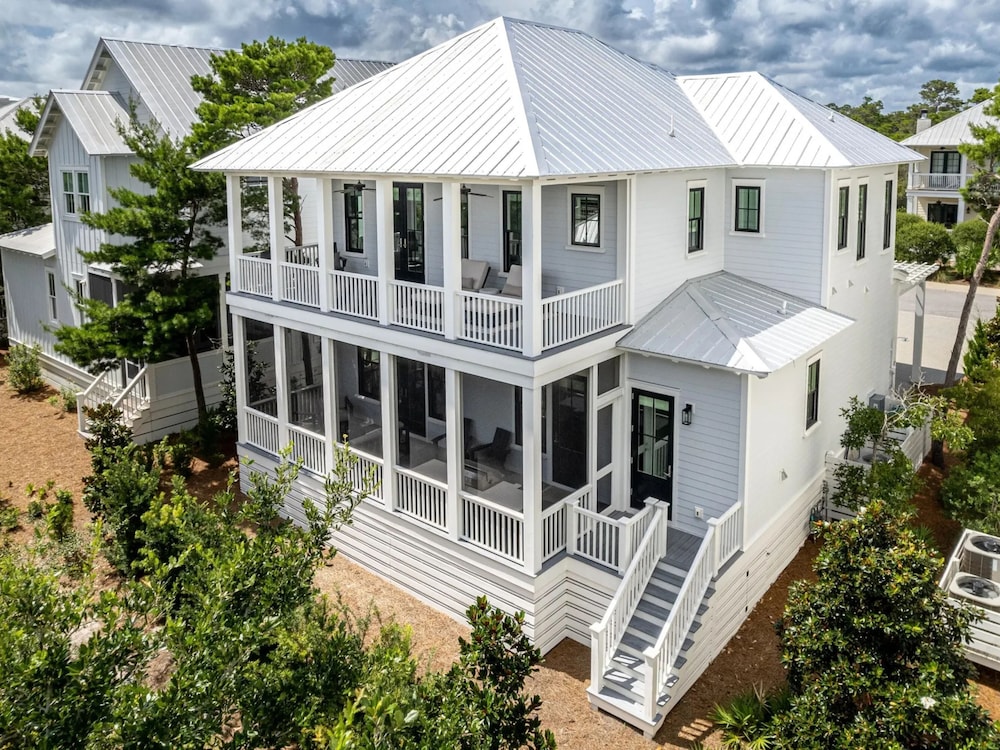 Honeybee by Southern Vacation Rentals