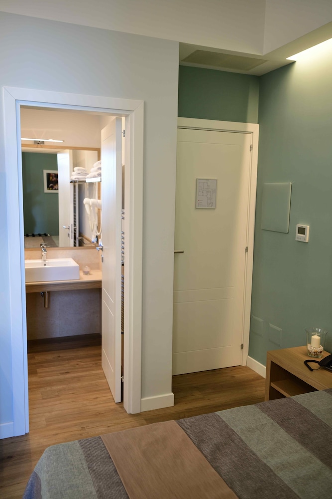 50 Suite Guesthouse