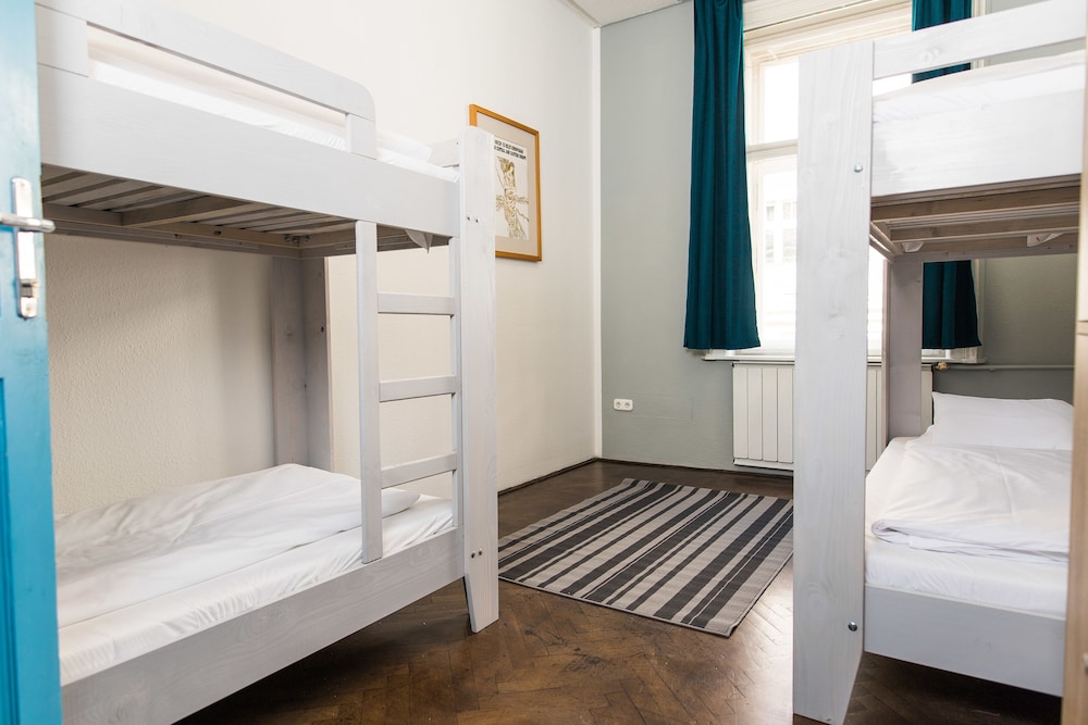 2B Hostel & Rooms