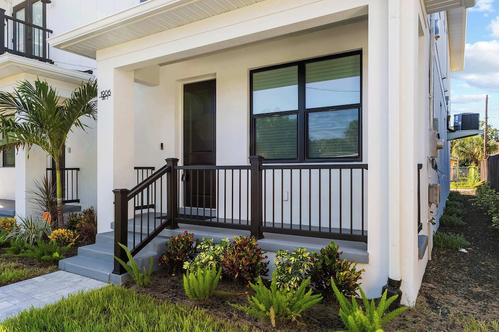 New Build in Old West 3 Bed, 2 Bath Family Rental