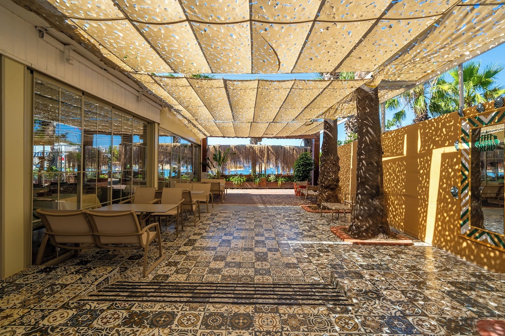 Halikarya Hotel & Restaurant Beach