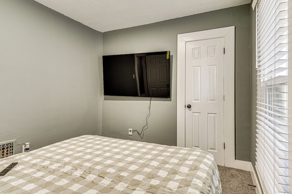 2 Mi to Mass Ave: Convenient Townhome w/ Yard!
