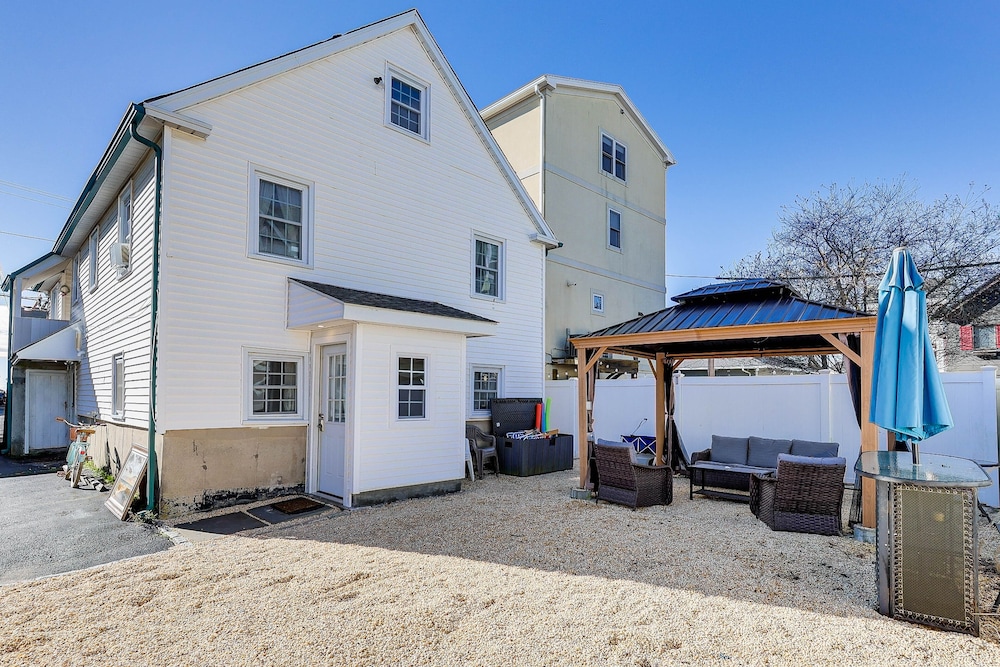 Milford Vacations - Milford Vacation Rental 1 Block to Beach! - Property Image 5