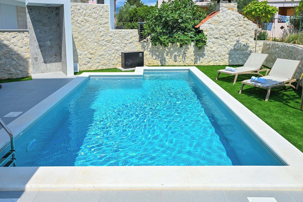 Nova Luxury Residence apartment with private heated pool