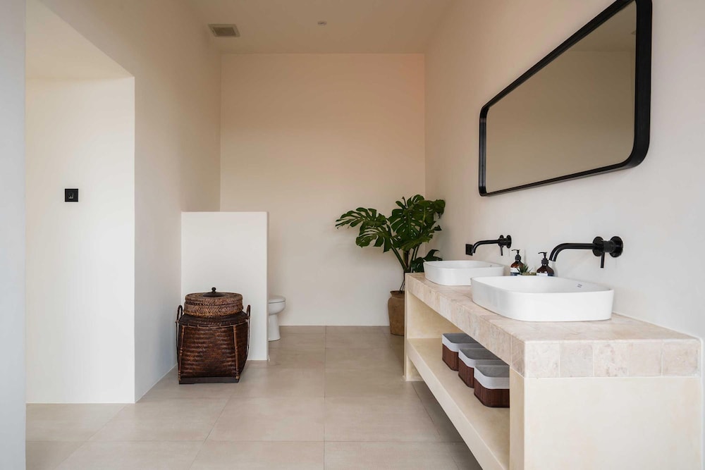 Rumah Tiha - Launch Promo Luxury 6BR Villa in Pererenan Canggu