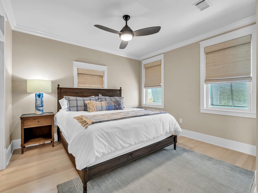 4BR Beachfront Home With Hot tub & Private Beach Access!