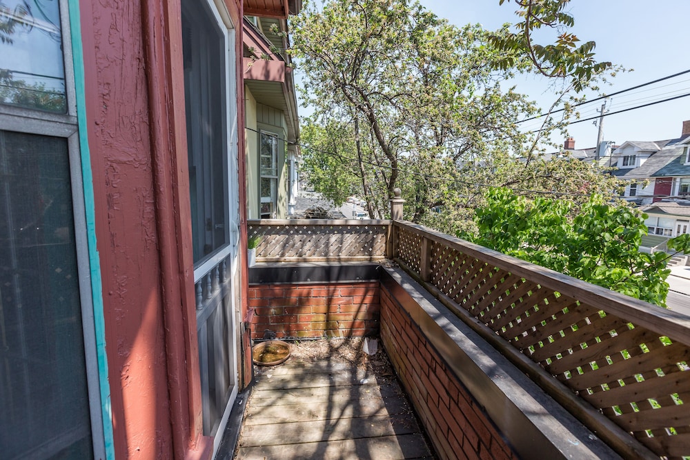Applewood Suites - 2 BDRM Annex Loft