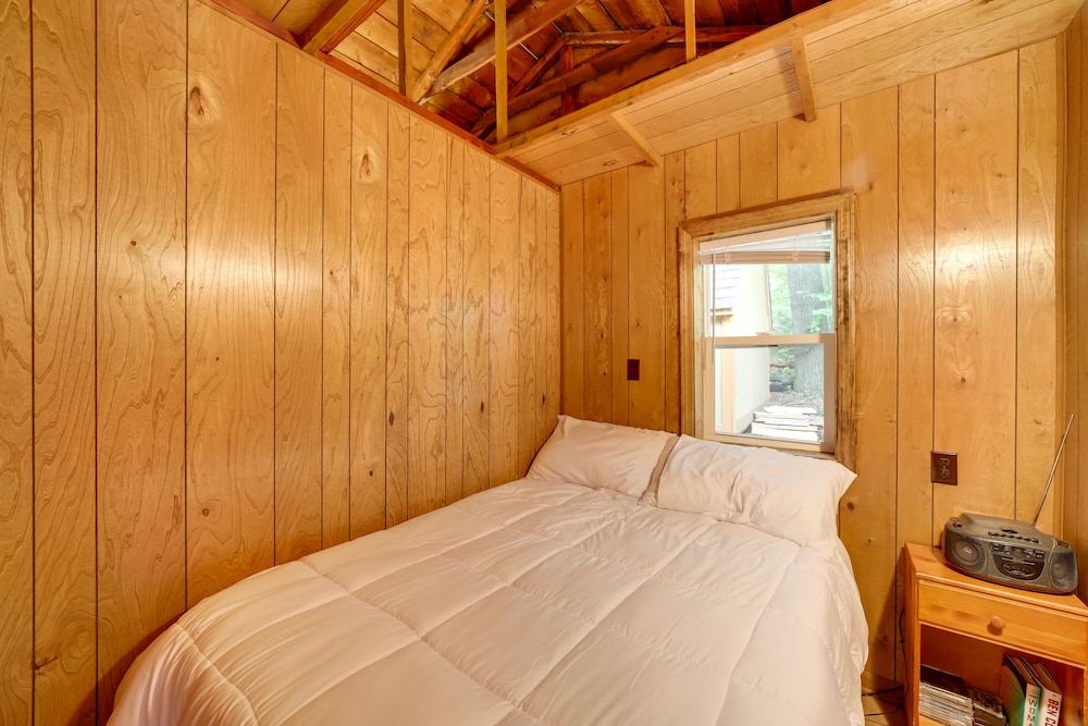Mount Pleasant Vacations - Waterfront Lake Cabin: Close to Boating  Fishing! - Property Image 3
