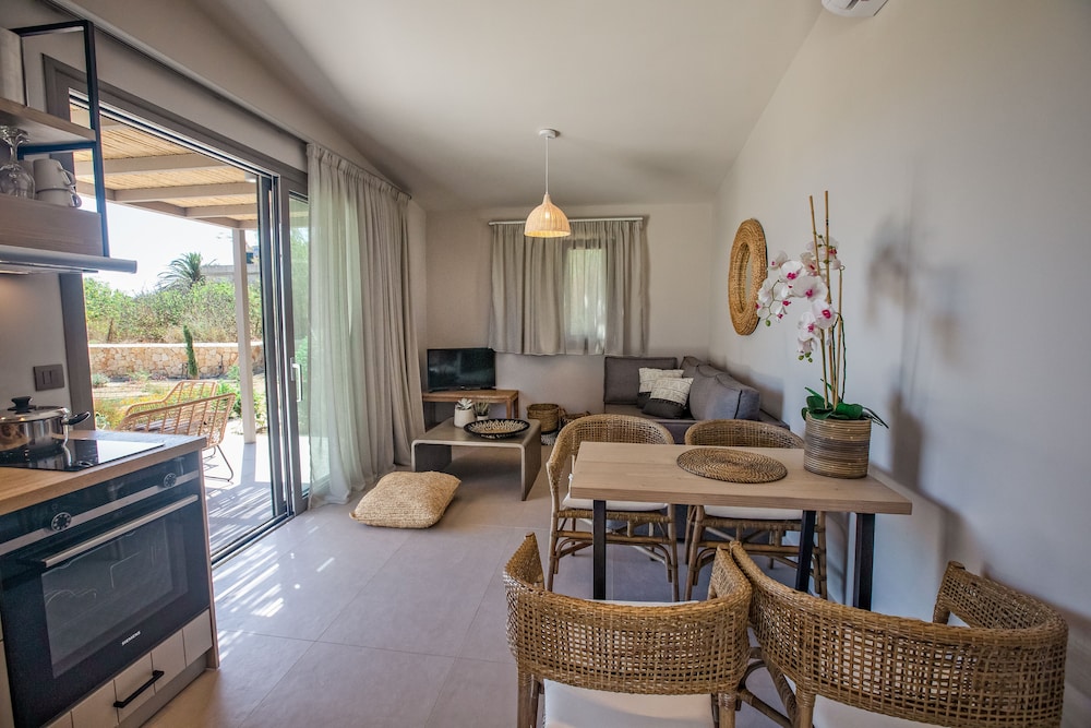 Grand Blue Beach Apartments & Suites view 3