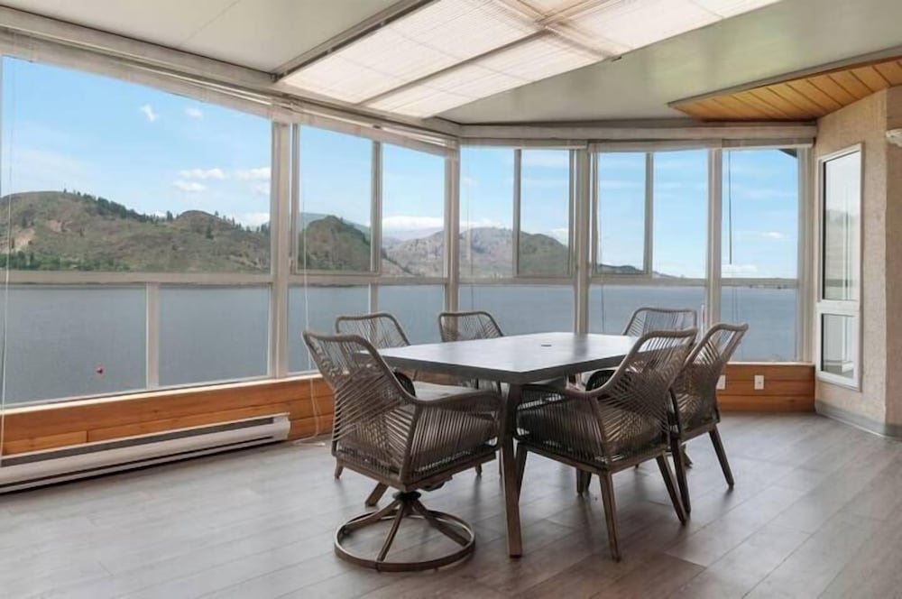 Skaha Lakefront Inn