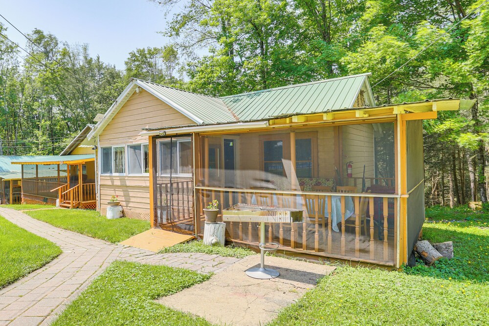 Communal Pool & Playground: Mongaup Valley Cabin!