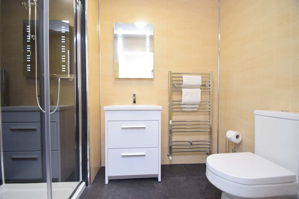 Rosedene Highland House - Emperor Apartment 2 view 2
