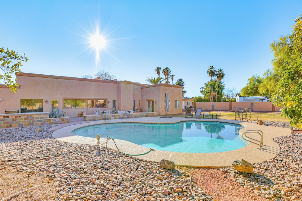 Shop, Golf & Hike: Modern Scottsdale Studio!