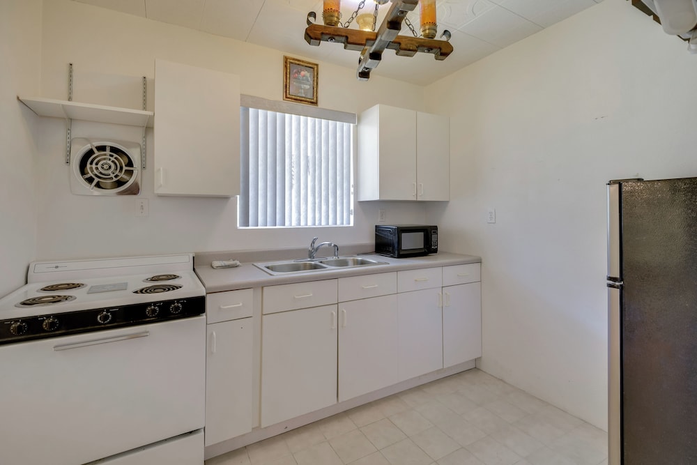 Private 3-acre Retreat w/ Game Room in Bunnell!