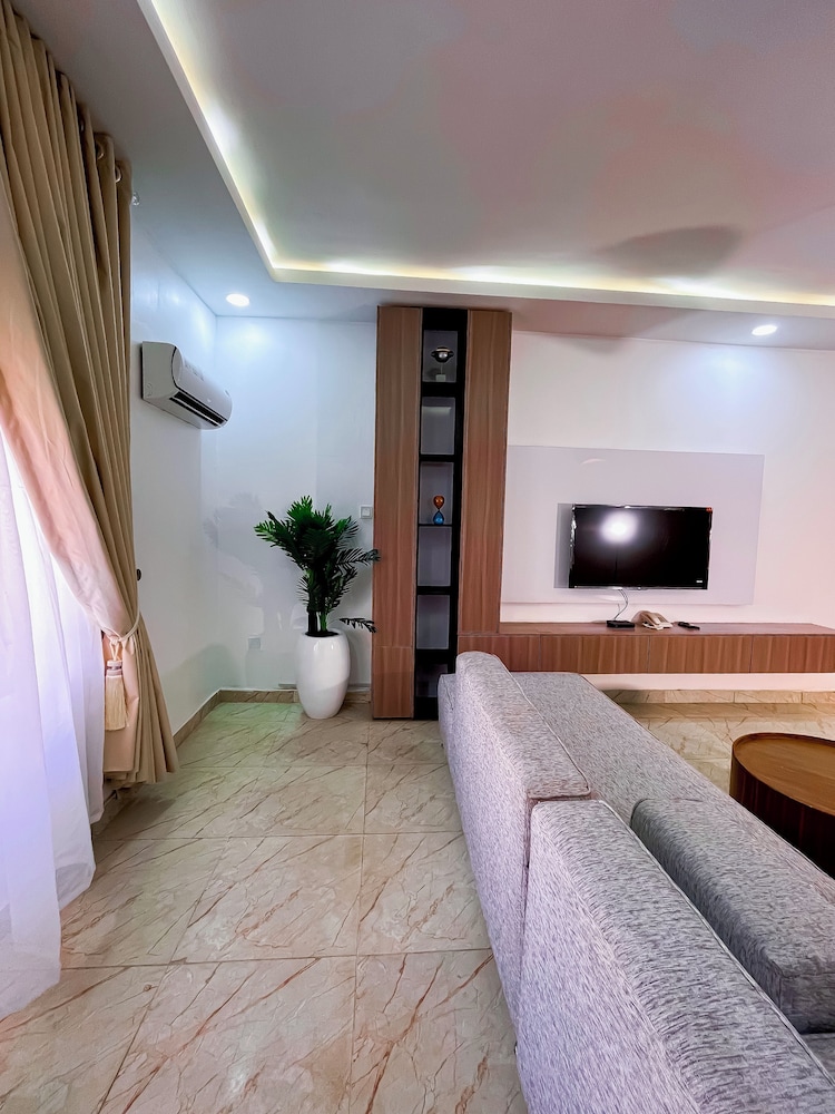 The12 by Naji Resort