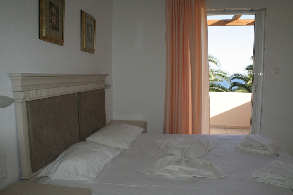 Flisvos Rooms