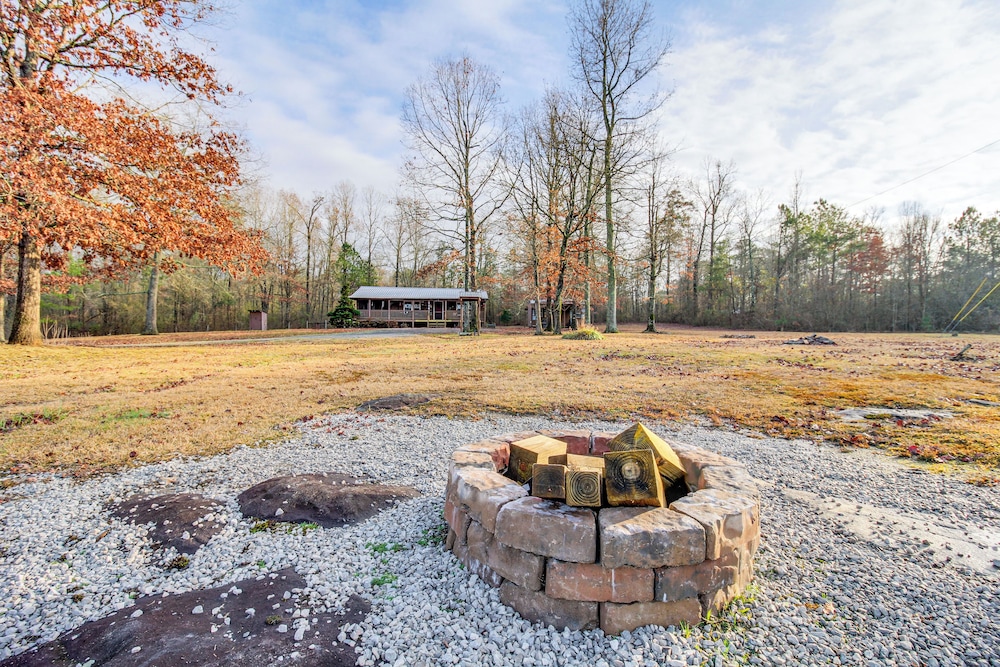 Kayak & Fish: Little River Canyon Lakefront Cabin