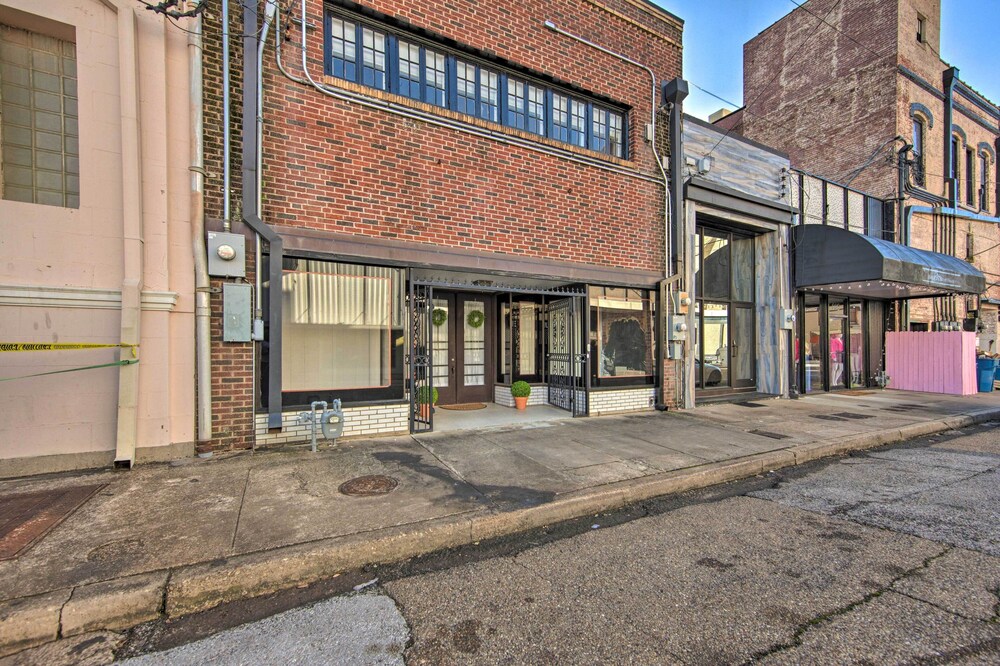 Marshall Vacations - Updated Apartment in Historic Dtwn Marshall! - Property Image 3