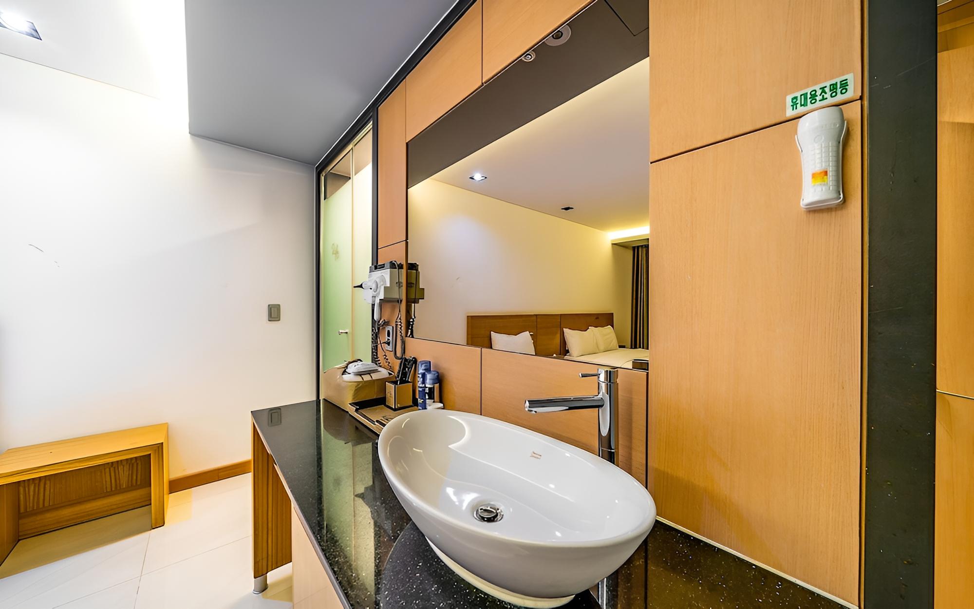 Incheon Ali Suite Hotel