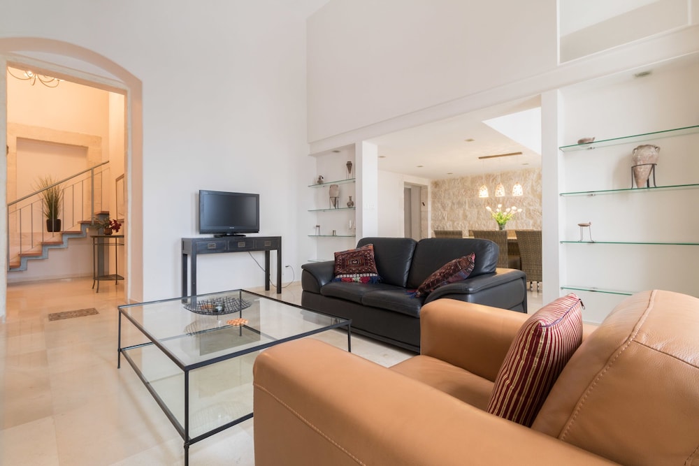 RENTAL ISRAEL- Modern aprt near Mamilla