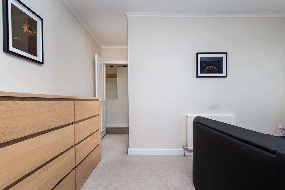 3 Bed House-free Parking