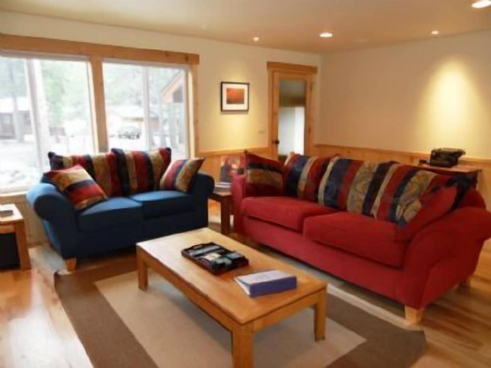 Lake Tahoe Vacations - Pine Needle Meadows - Property Image 9